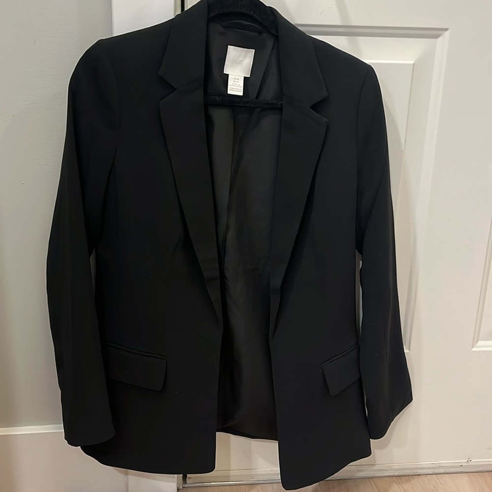 Like new H&M black blazer size XS